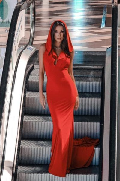 Rochie lunga cu gluga