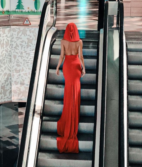 Rochie lunga cu gluga