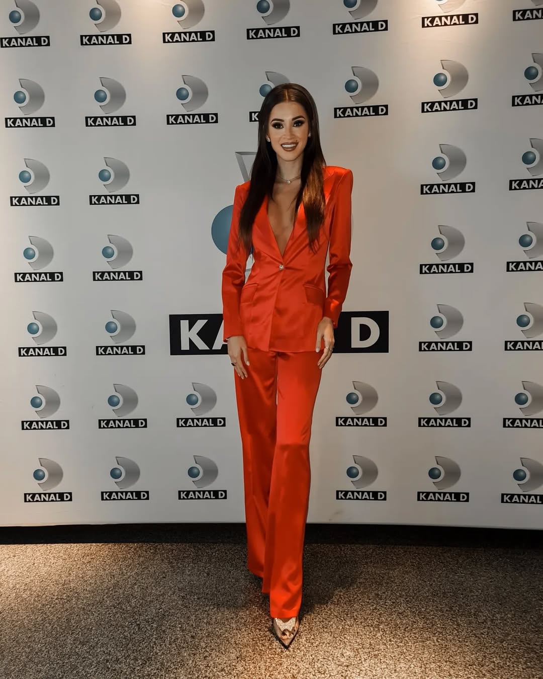 Costum Serene din tafta