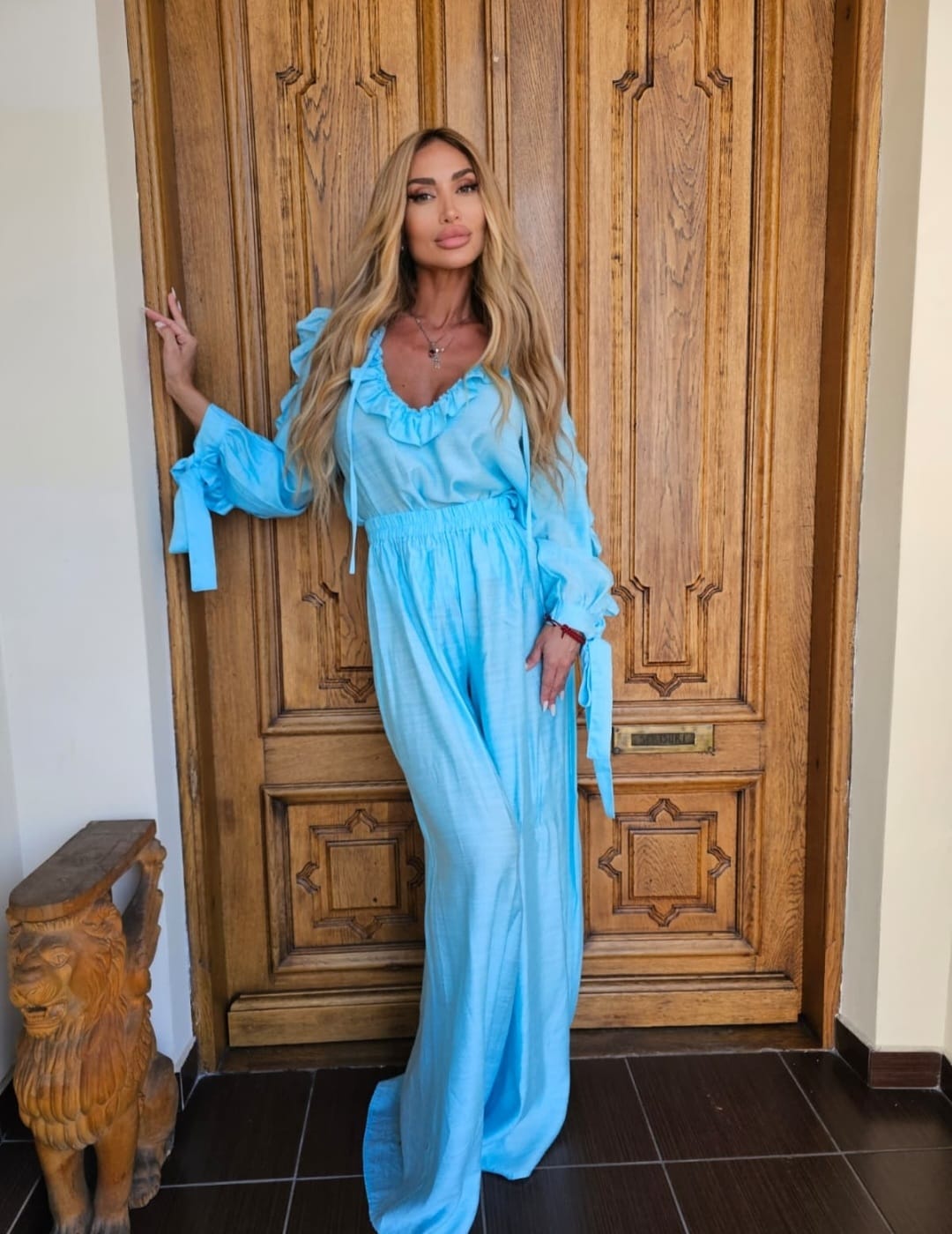 Compleu in cu pantaloni lungi si volane